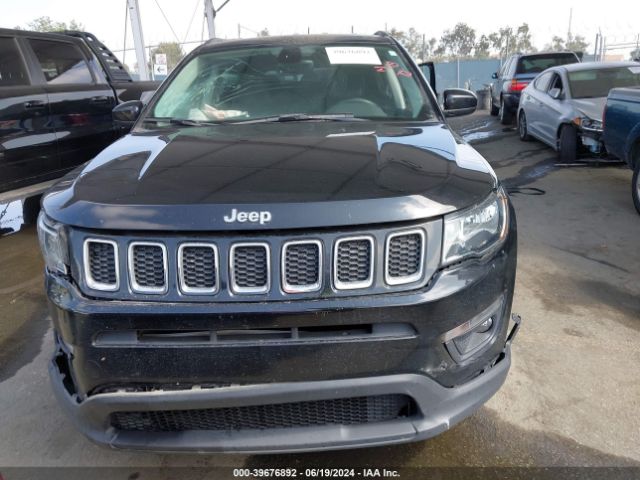 3C4NJDBB2JT349691 Jeep Compass Latitude 4x4