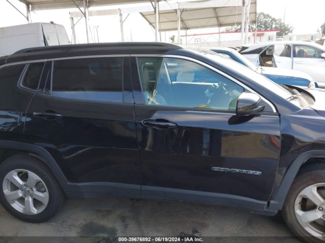 3C4NJDBB2JT349691 Jeep Compass Latitude 4x4