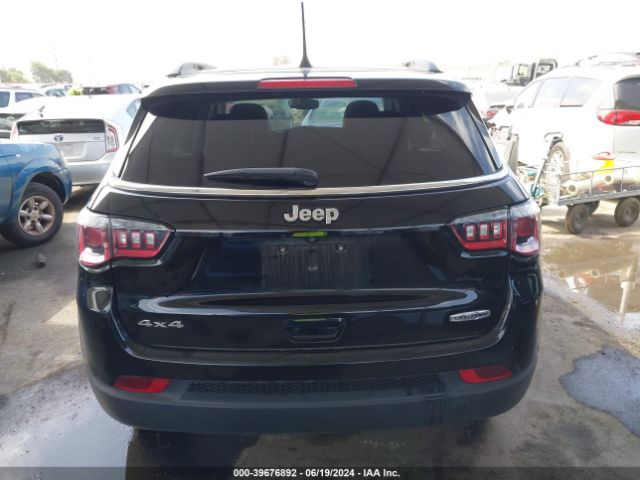 3C4NJDBB2JT349691 Jeep Compass Latitude 4x4