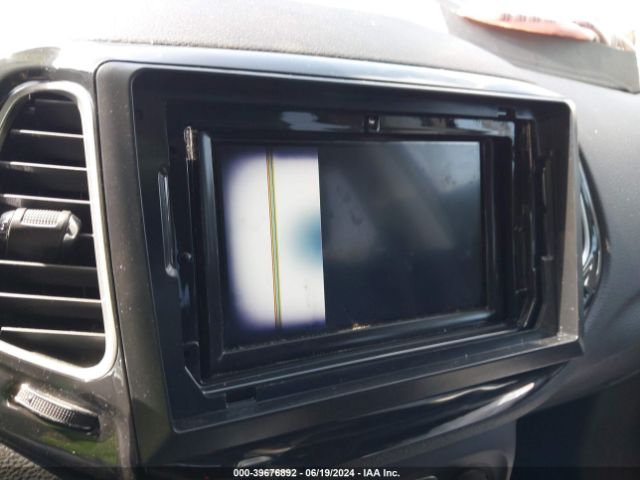3C4NJDBB2JT349691 Jeep Compass Latitude 4x4