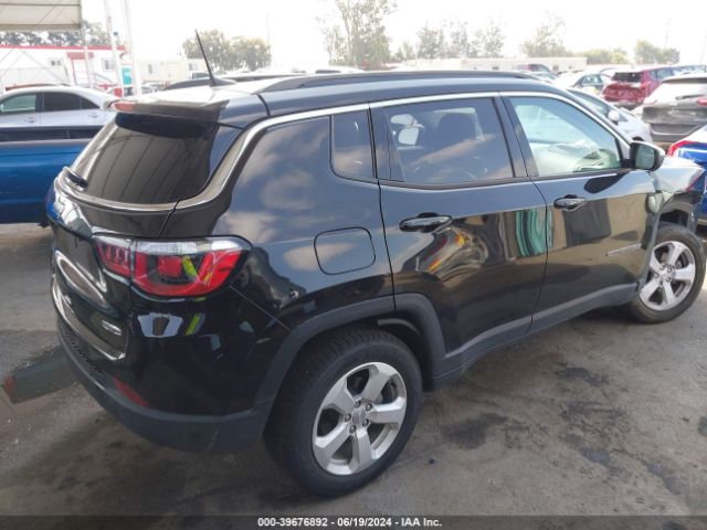 3C4NJDBB2JT349691 Jeep Compass Latitude 4x4