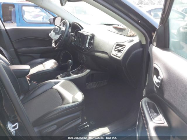 3C4NJDBB2JT349691 Jeep Compass Latitude 4x4