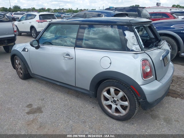 2009 MINI COOPER WMWMF33509TW71475 Photo 2
