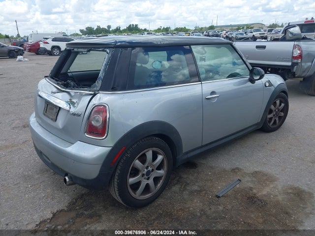 2009 MINI COOPER WMWMF33509TW71475 Photo 3