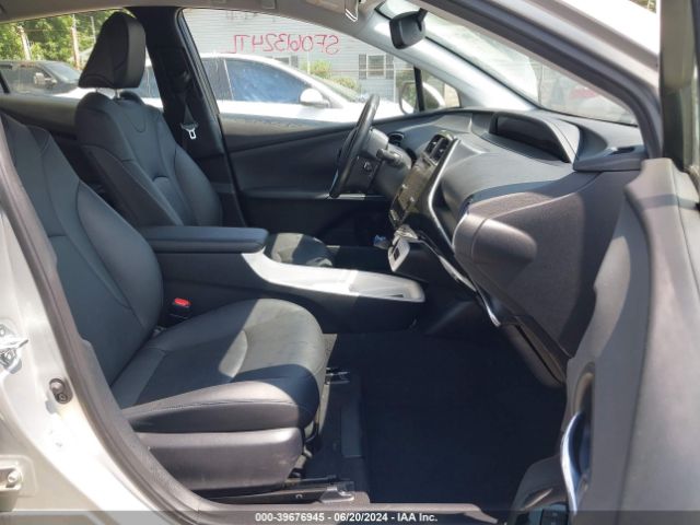 JTDKARFU7G3513940 Toyota Prius Four Touring