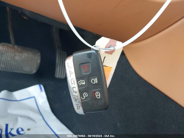 2016 JAGUAR XJ SAJWJ2GD1G8V93229 Photo 10