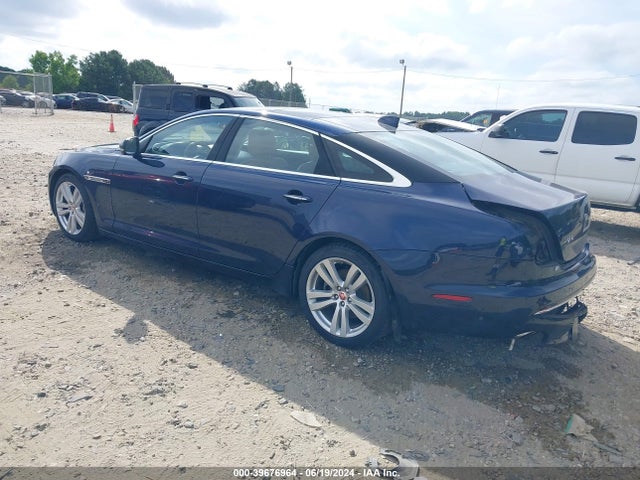 2016 JAGUAR XJ SAJWJ2GD1G8V93229 Photo 2