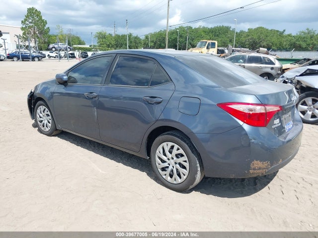 Toyota COROLLA LE 2018 5YFBURHE2JP839723 Image 3