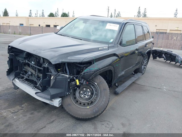 Toyota Sequoia Platinum 2023 7SVAAABA3PX012440 Image 2