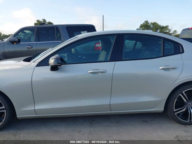 7JR102FM3KG015517 Volvo S60 T5 R-design