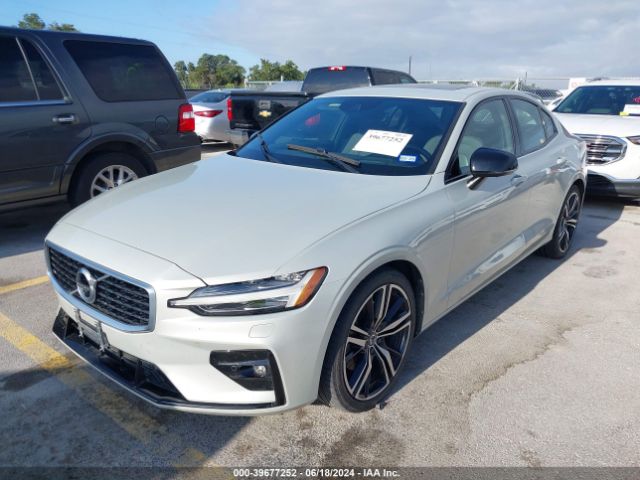 7JR102FM3KG015517 Volvo S60 T5 R-design