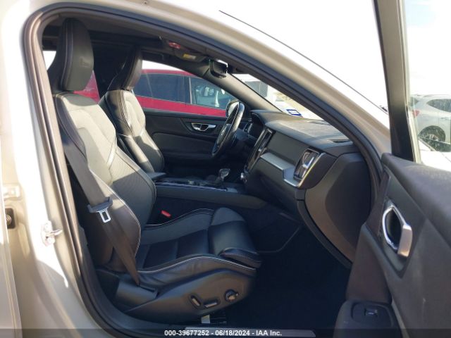 7JR102FM3KG015517 Volvo S60 T5 R-design
