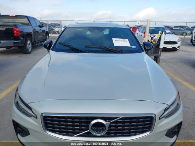 7JR102FM3KG015517 Volvo S60 T5 R-design