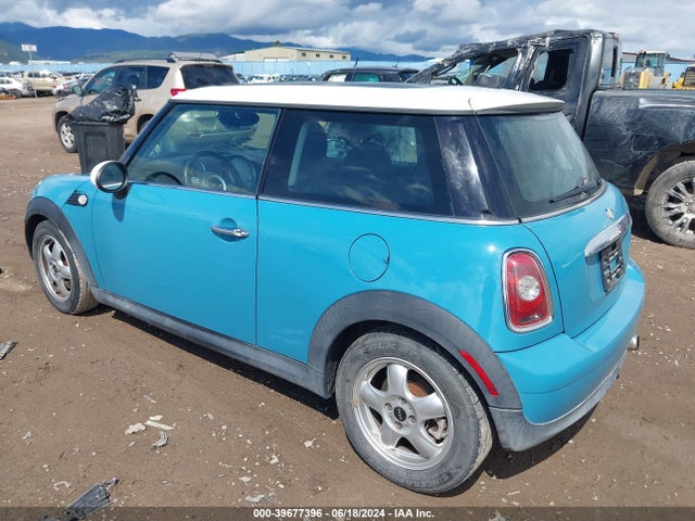2010 MINI COOPER WMWMF3C55ATZ62199 Photo 2