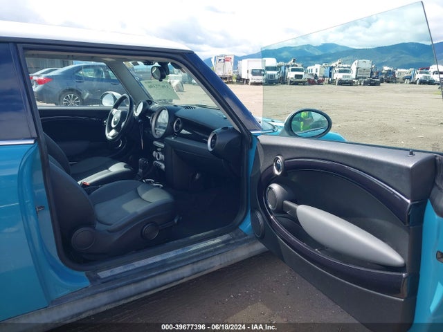 2010 MINI COOPER WMWMF3C55ATZ62199 Photo 4