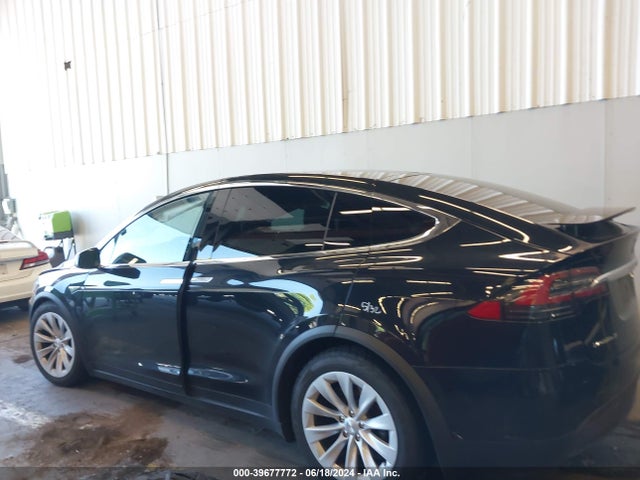 Tesla Model X 60d/70d/75d/90d 2016 5YJXCAE2XGF008172 Image 14