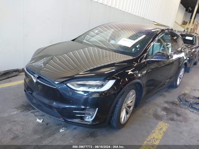 Tesla Model X 60d/70d/75d/90d 2016 5YJXCAE2XGF008172 Image 2