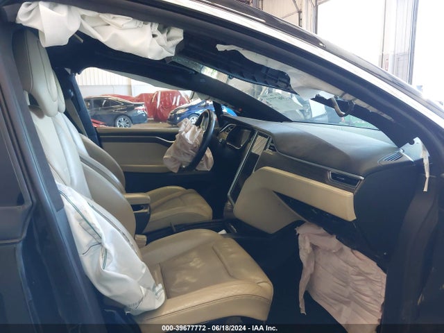 Tesla Model X 60d/70d/75d/90d 2016 5YJXCAE2XGF008172 Image 5