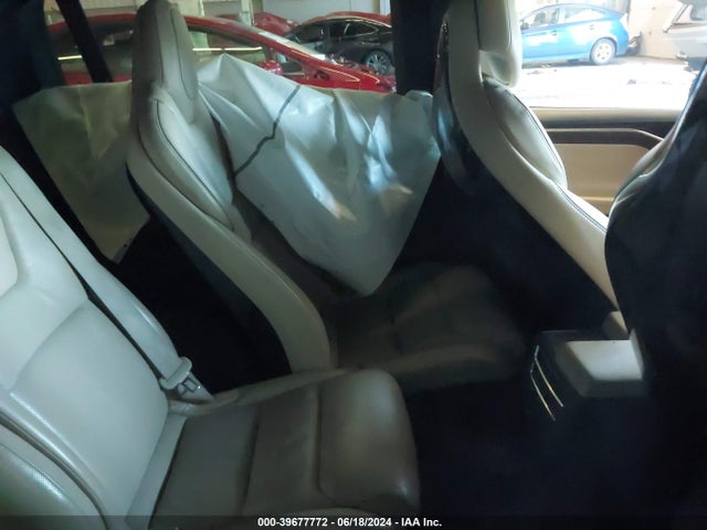 Tesla Model X 60d/70d/75d/90d 2016 5YJXCAE2XGF008172 Image 8