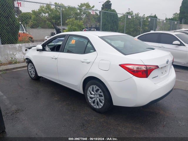 Toyota COROLLA LE 2018 5YFBURHE0JP855631 Image 3