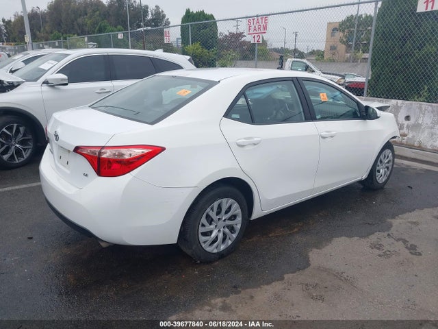 Toyota COROLLA LE 2018 5YFBURHE0JP855631 Image 4