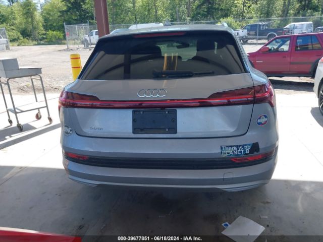 WA1LAAGE9KB017236 Audi E-tron Premium Plus