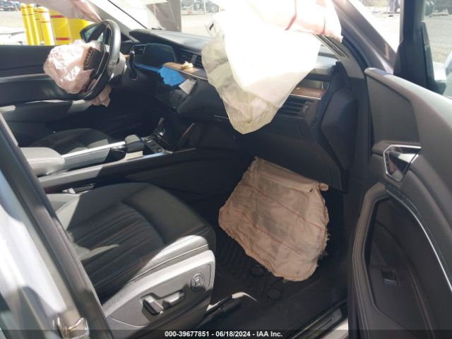 WA1LAAGE9KB017236 Audi E-tron Premium Plus
