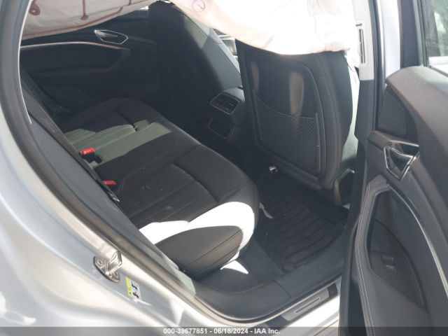 WA1LAAGE9KB017236 Audi E-tron Premium Plus