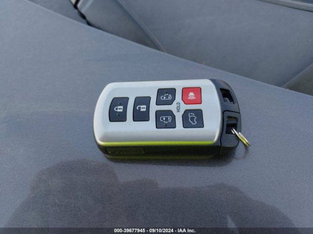 5TDYZ3DC7HS869475 Toyota Sienna Xle Premium 8 Passenger