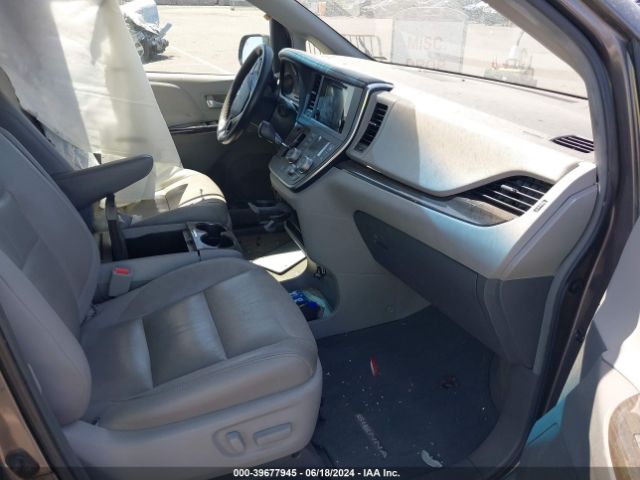 5TDYZ3DC7HS869475 Toyota Sienna Xle Premium 8 Passenger