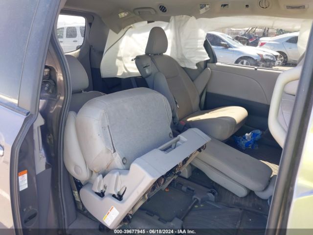 5TDYZ3DC7HS869475 Toyota Sienna Xle Premium 8 Passenger