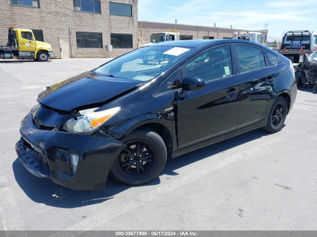 Toyota Prius Three 2015 JTDKN3DU1F0456851 Image 2
