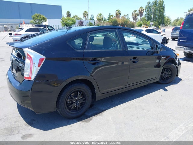 Toyota Prius Three 2015 JTDKN3DU1F0456851 Image 4