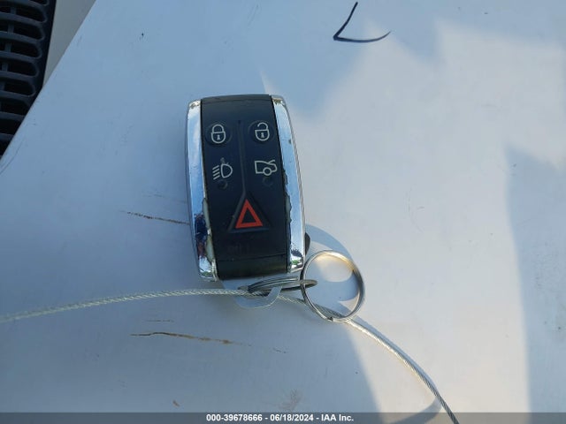 2010 JAGUAR XF SAJWA0GB7ALR75756 Photo 10