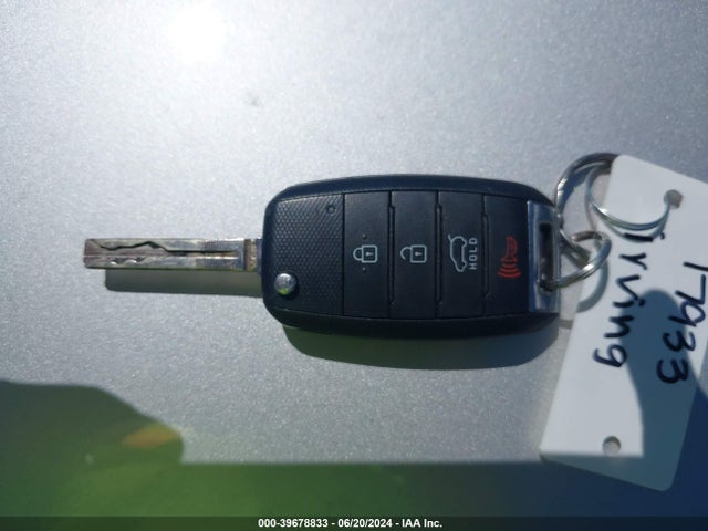 KIA Soul 2016 KNDJN2A20G7838242 Image 11