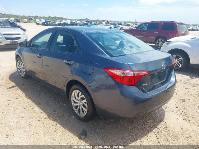 Toyota COROLLA LE 2018 5YFBURHE6JP825565 Image 3
