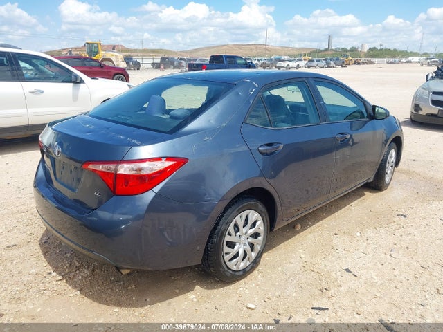 Toyota COROLLA LE 2018 5YFBURHE6JP825565 Image 4