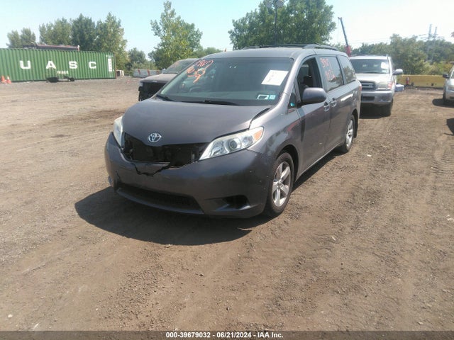 Toyota Sienna Le 8 Passenger 2015 5TDKK3DC1FS641995 Image 2