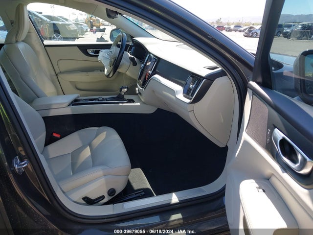 Volvo V60 T5 Momentum 2020 YV1102EK5L2396777 Image 5