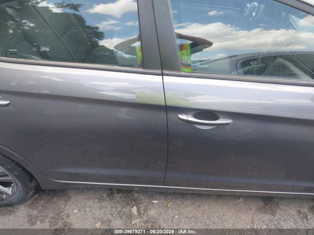 5NPD84LF8JH302576 Hyundai ELANTRA SEL