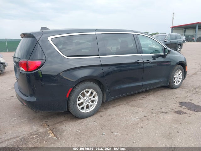 2C4RC1CG8NR102902 Chrysler Voyager Lx