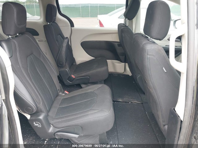 2C4RC1CG8NR102902 Chrysler Voyager Lx