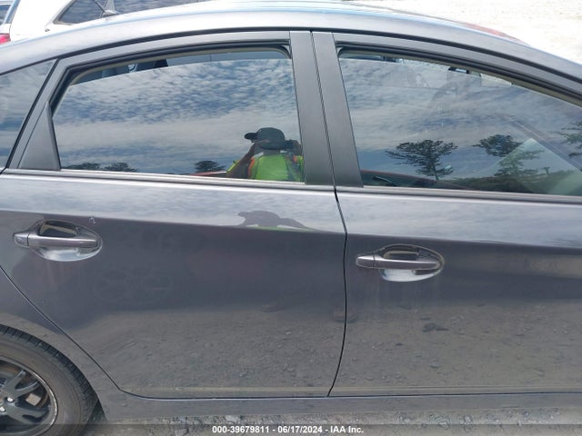Toyota Prius Two 2015 JTDKN3DU2F0395560 Image 13