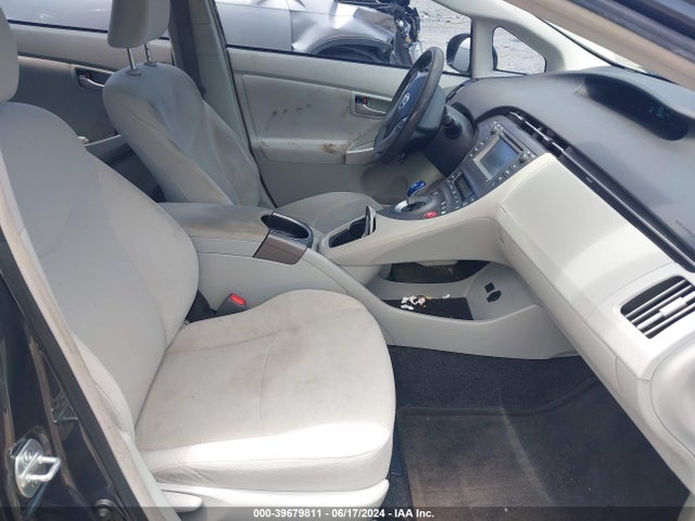 Toyota Prius Two 2015 JTDKN3DU2F0395560 Image 5
