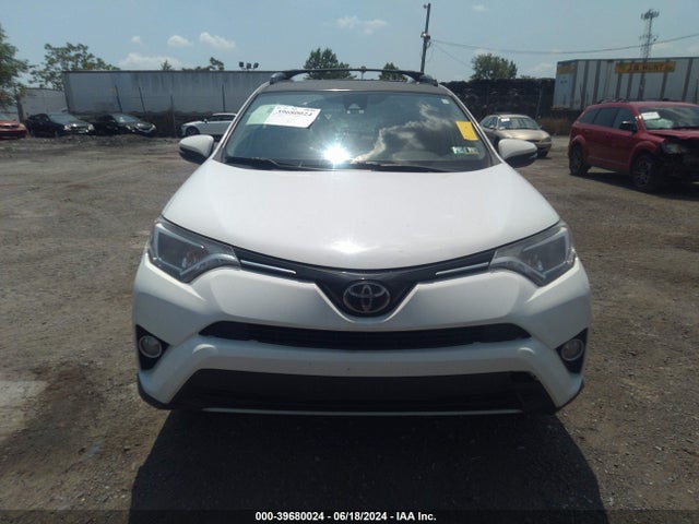 JTMRFREV8HD210543 Toyota Rav4 Xle