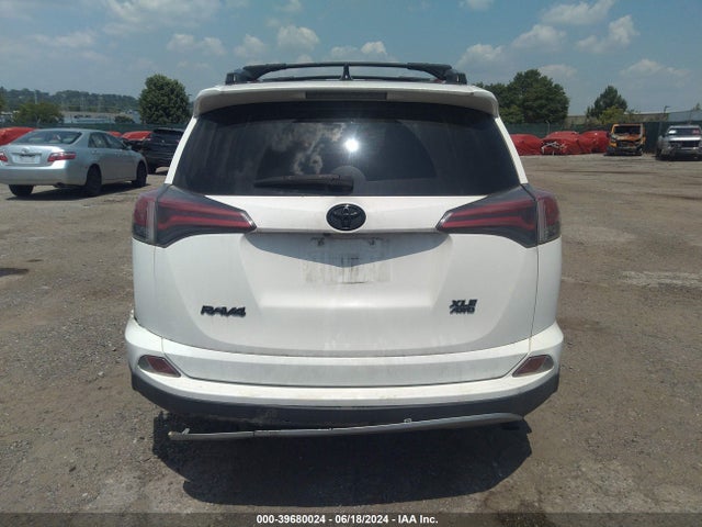 JTMRFREV8HD210543 Toyota Rav4 Xle