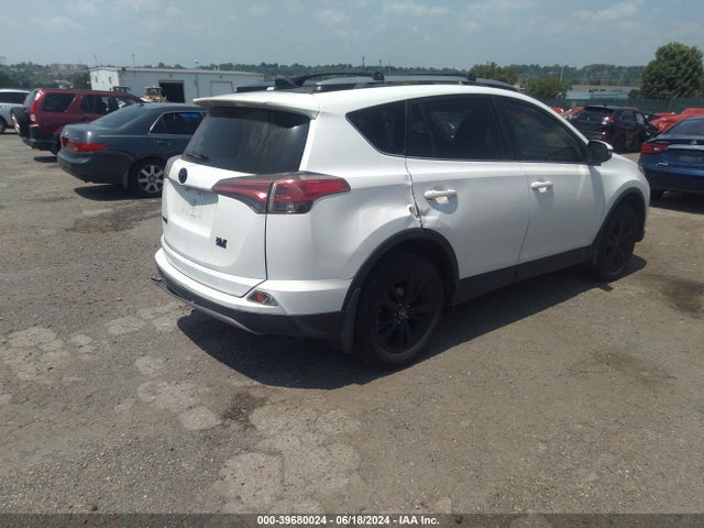JTMRFREV8HD210543 Toyota Rav4 Xle
