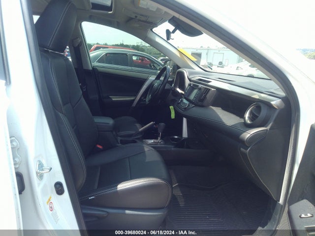 JTMRFREV8HD210543 Toyota Rav4 Xle