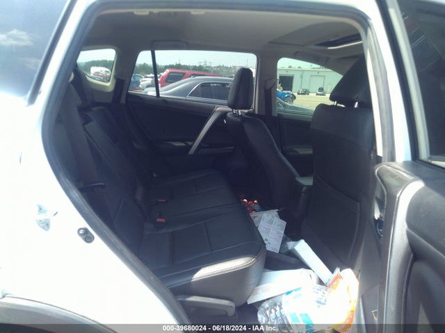 JTMRFREV8HD210543 Toyota Rav4 Xle