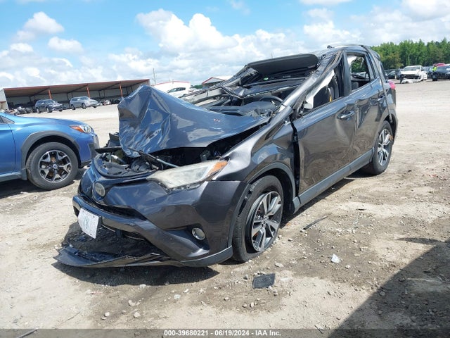 Toyota Rav4 Xle 2017 JTMWFREV0HJ141982 Image 2